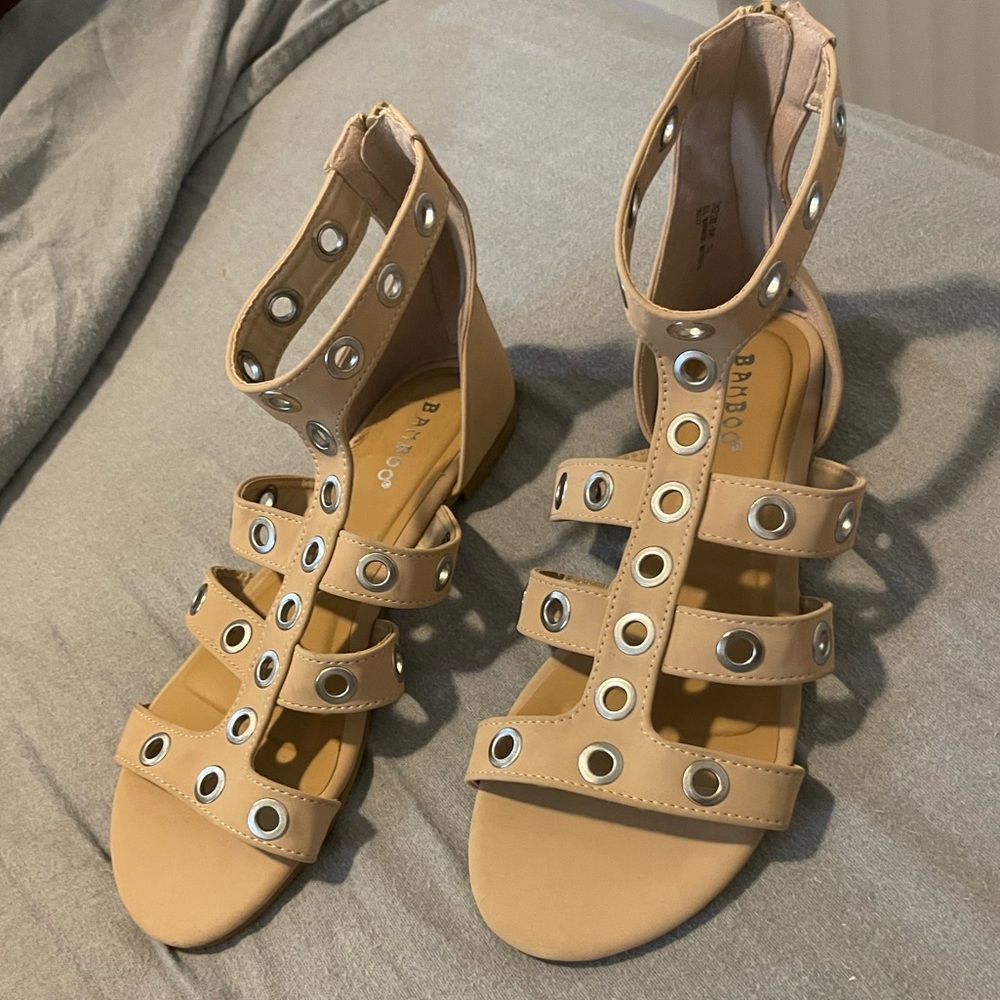 BAMBOO Nude sandals.